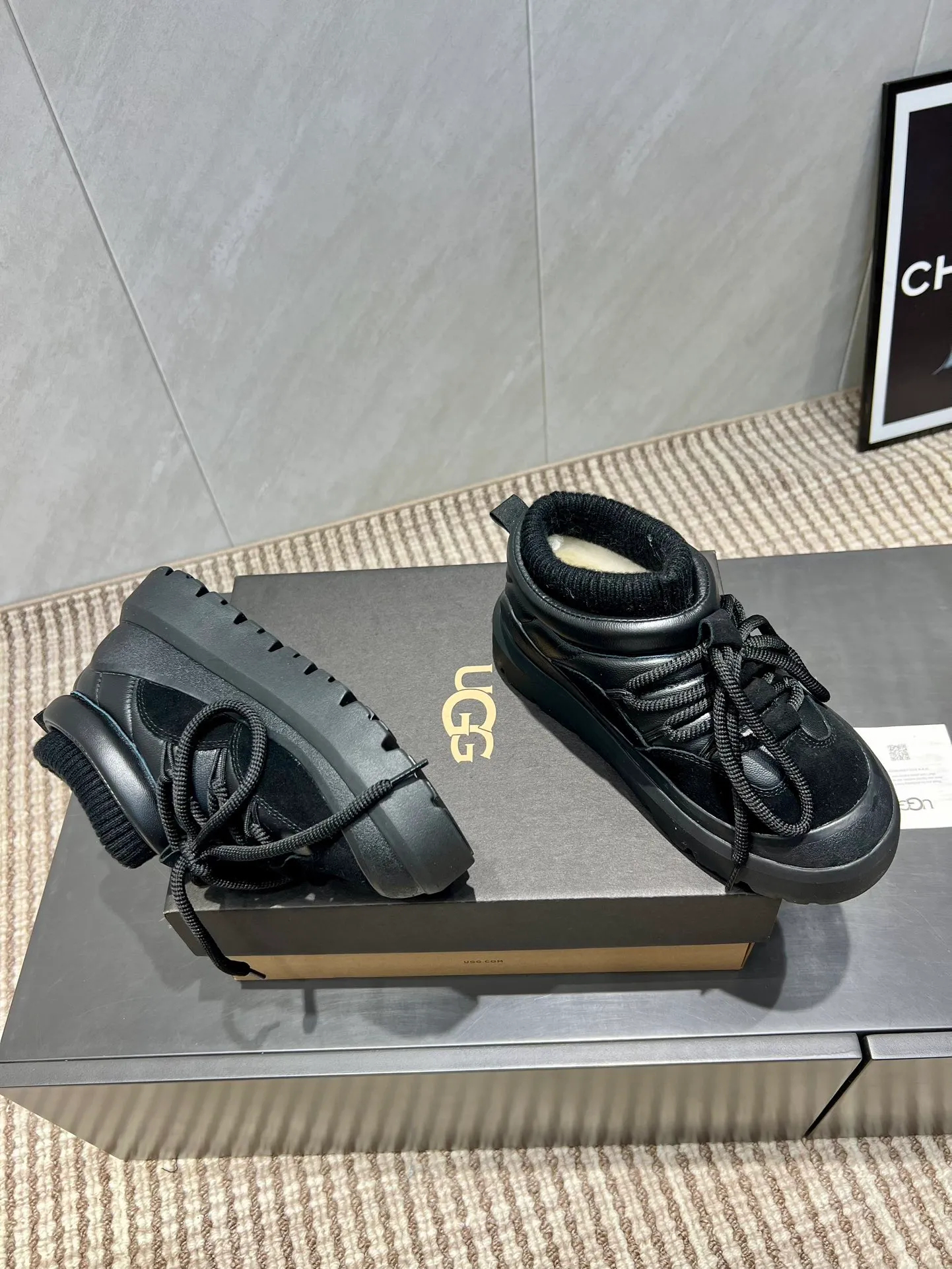 Factory: Couple P620💰 "Exclusive top version" UGG~25vs popular platform thick-soled casual shoes series... [Couple's thick-soled Maori casual shoes] A shoe that will not clash with shirts, simple partition design ➕ spotted outsole, silk curly upper, a must-have for autumn and winter, can be worn with any pants or skirt, very comfortable and good-looking... ❶Fabric: Original customized cow ➕ Sheepskin ❷Inner lining: original customized wool ❸Feet: original customized sheepskin ❹Outsole: original molded foam outsole ❺Number: 35-44 (Female 41. Male 45. Customized, non-returnable) ❻Packaging: Original full set of packaging ☀Color: Official website updated simultaneously